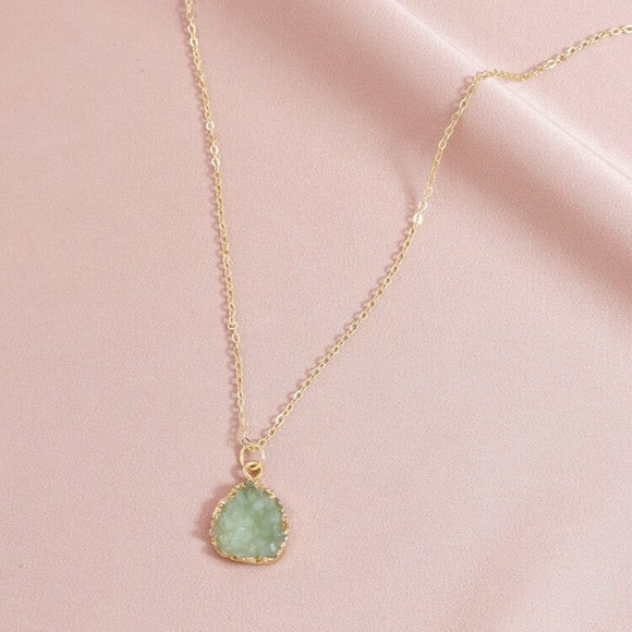 Jewelry - Green Druzy pendant necklace